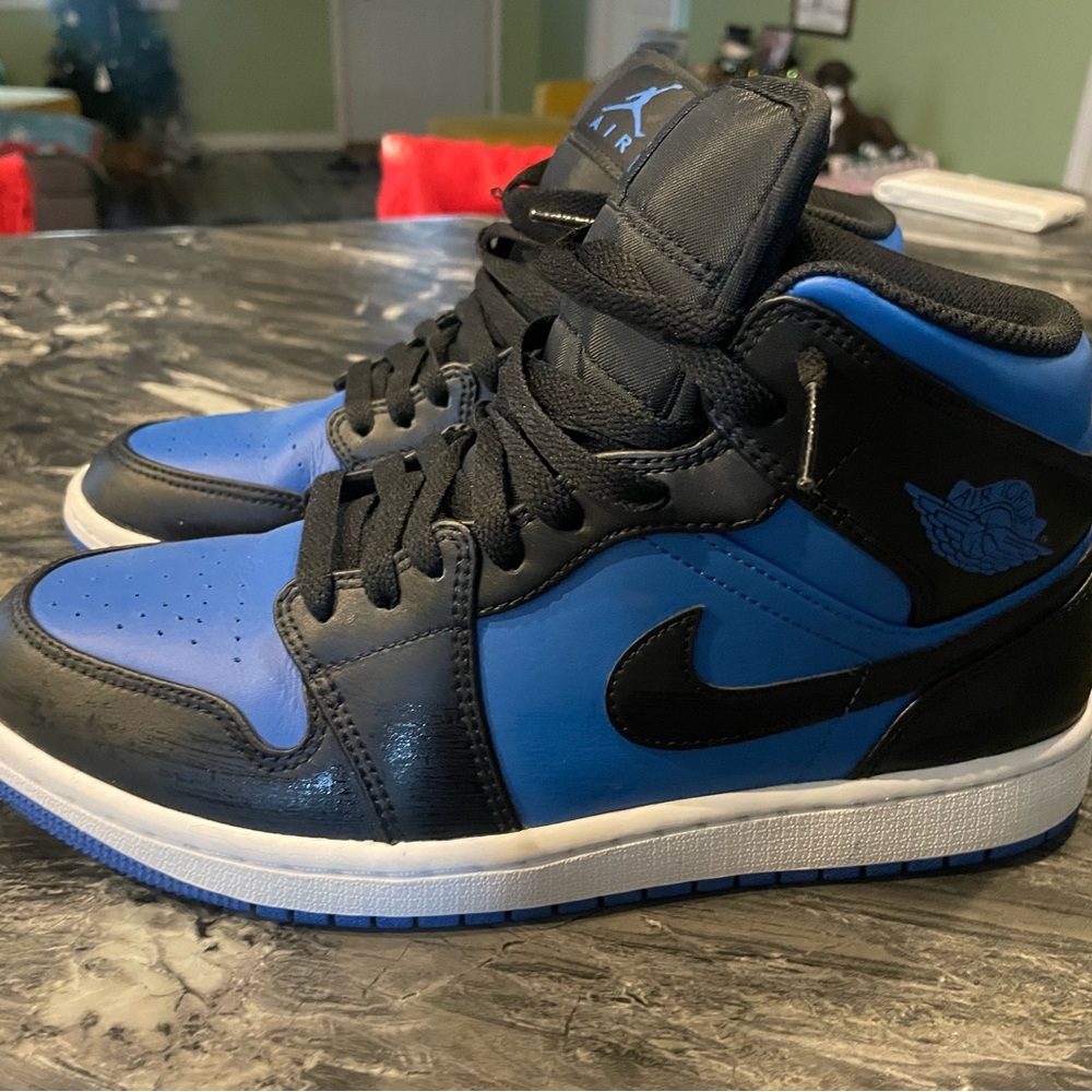 Air Jordan 1 Mid sneakers